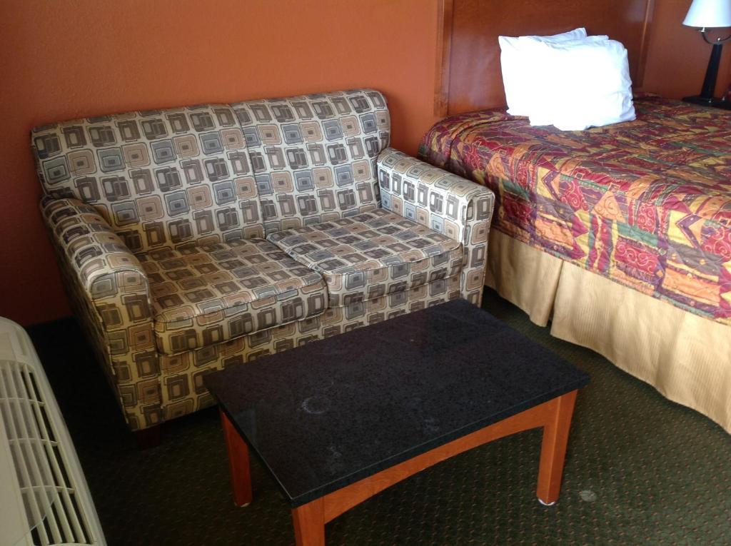 Motel Budgetel And *
